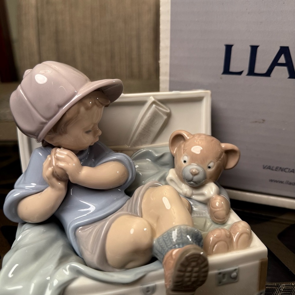 Lladro #6795 “My Favorite Place” Figurine – Retired – Like New with Original Box